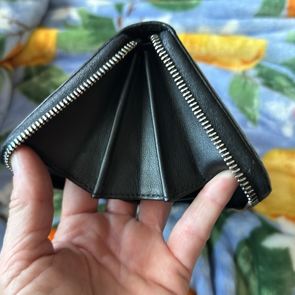 GUCCI 🖤 Black Leather GG Guccisima Zippy wallet silver charm vintage Authentic - Picture 11 of 13